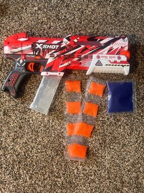 ZURU X-Shot Hyper Gel Clutch Blaster w/ Gel Ammo  Included